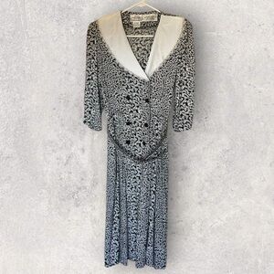 Liz Petites-butterfly print dress-pretty lace collar vintage